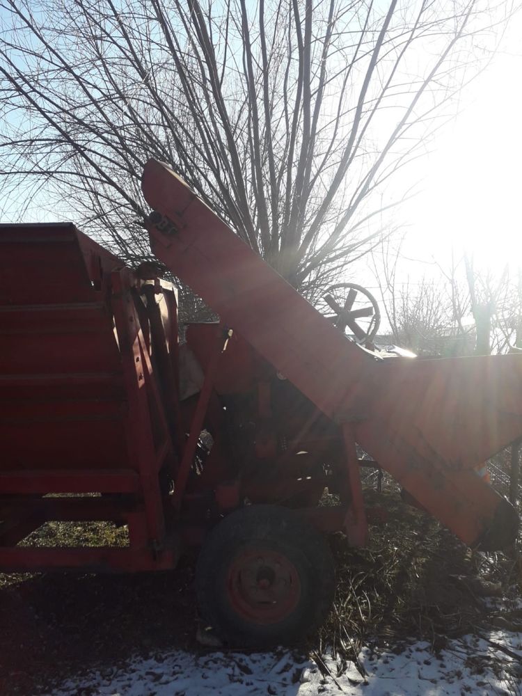 Vand culegatoare de porumb sip tornado 70 in stare de functionare