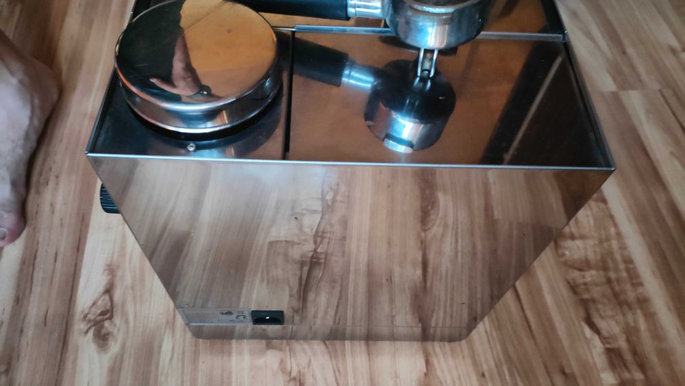 Кафемашина с кафемелачка La Pavoli / Lelit Anita