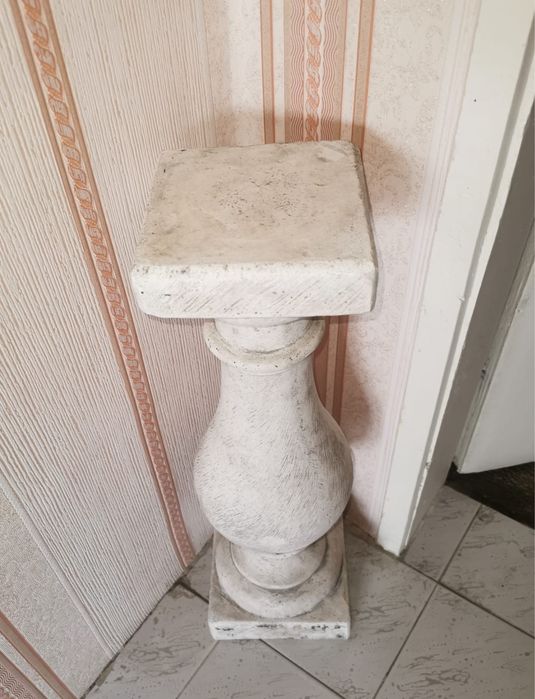 Антикварен дървен бюст от абанос и каменна колона пиедестал постамент