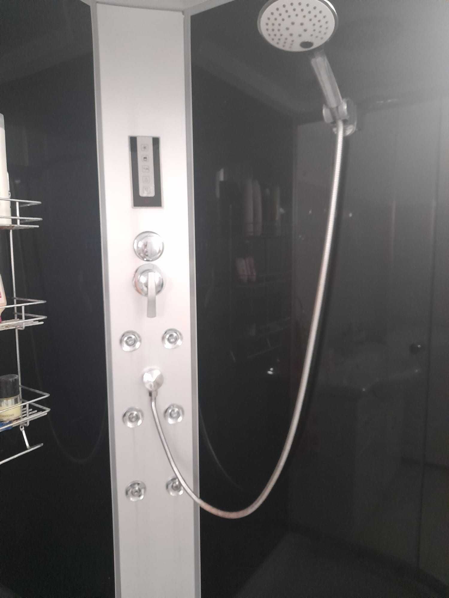 cabina dus  si dulap baie