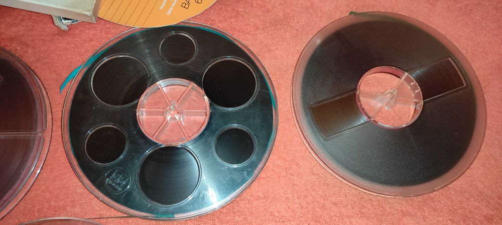 5 bucati 
role magnetofon cu banda 
diametrul la rola 18 cm