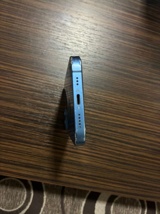 Vând iPhone 13 / 128 GB / Albastru.