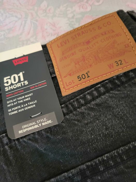 Къси дънкови панталонки Levi's, чисто нови, оригинал!
