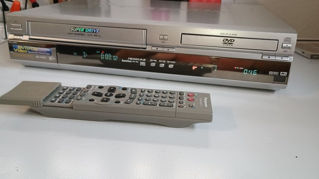 Combo Panasonic VHS- DVD in stare perfecta