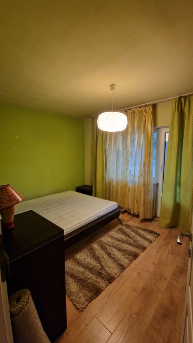 Vând apartament 3 camere  Micro 16 decomandat