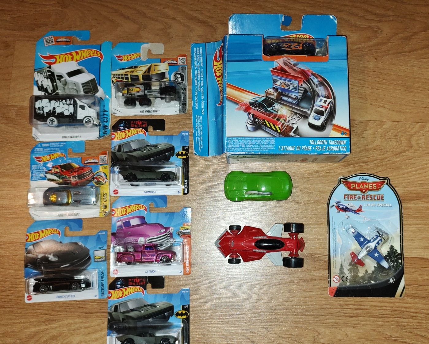 Hot Wheels lansator, Planes, Minecraft, Lego, Ice Age, Monster High