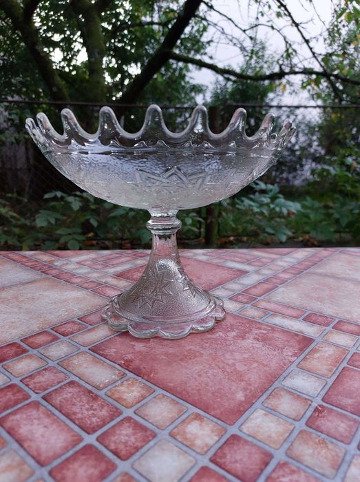 Fructiera , platou tort , din sticla