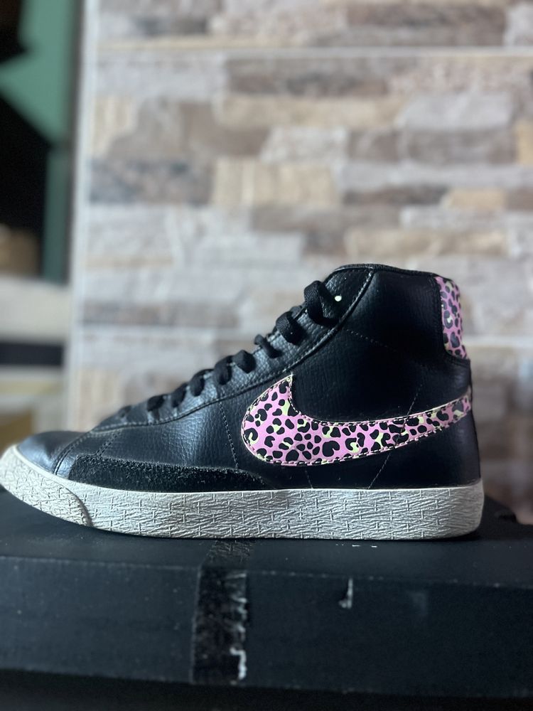 Дамски обувки Nike Blazer