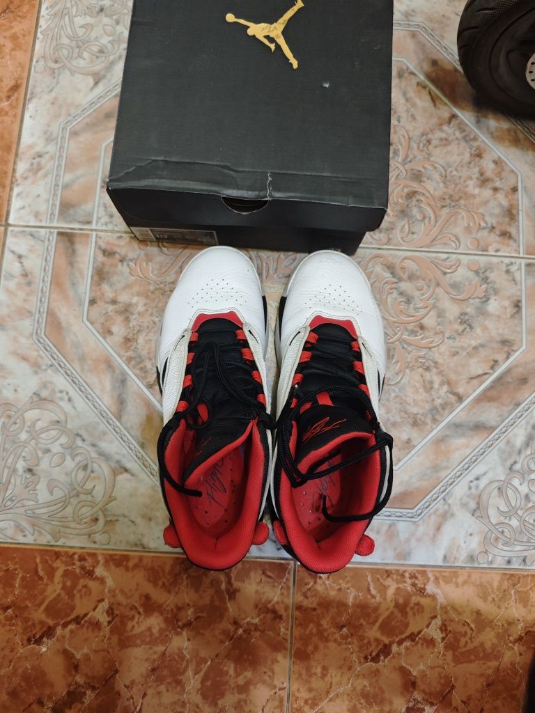 Обувки Jordan max aura 4