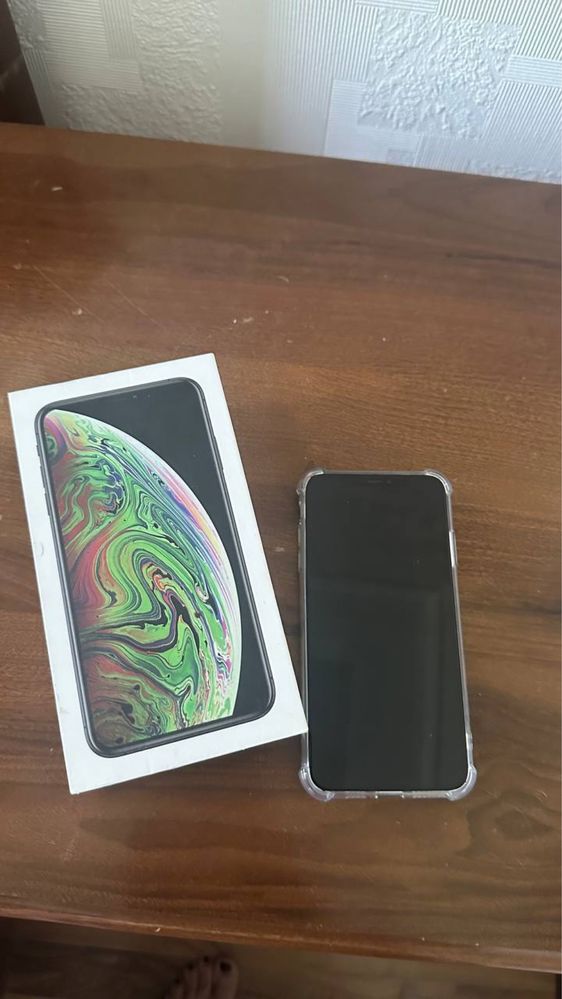 Продам Iphone XS max