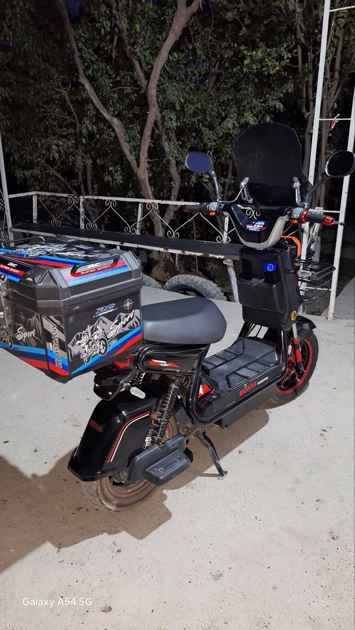 Bonvi skuter SCE003