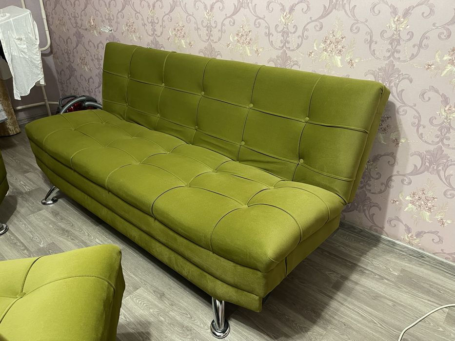 Продам диван с двумя крелсами