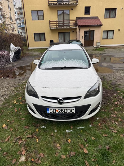 Vând Opel Astra J