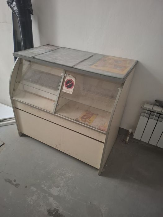 Витрина со стеклом