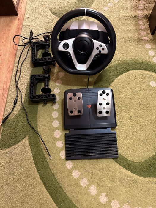 Продавам волан за XBOX и PC