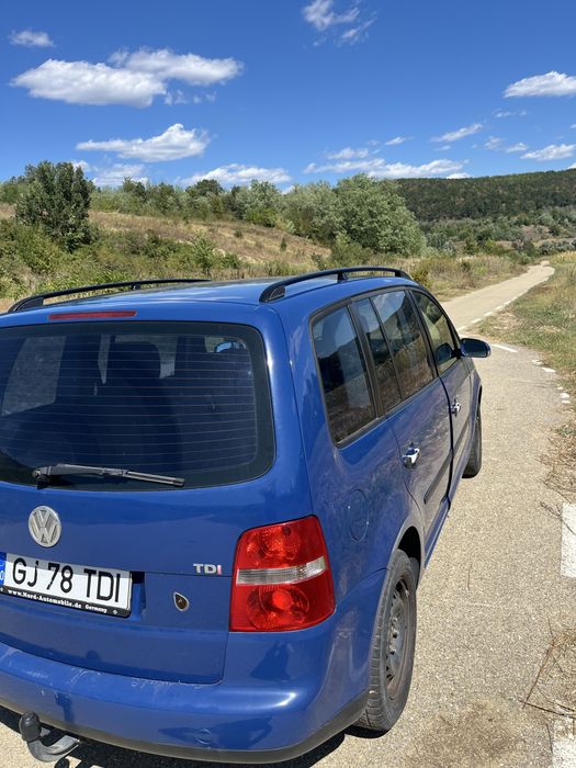 Vând Volkswagen Touran 2004