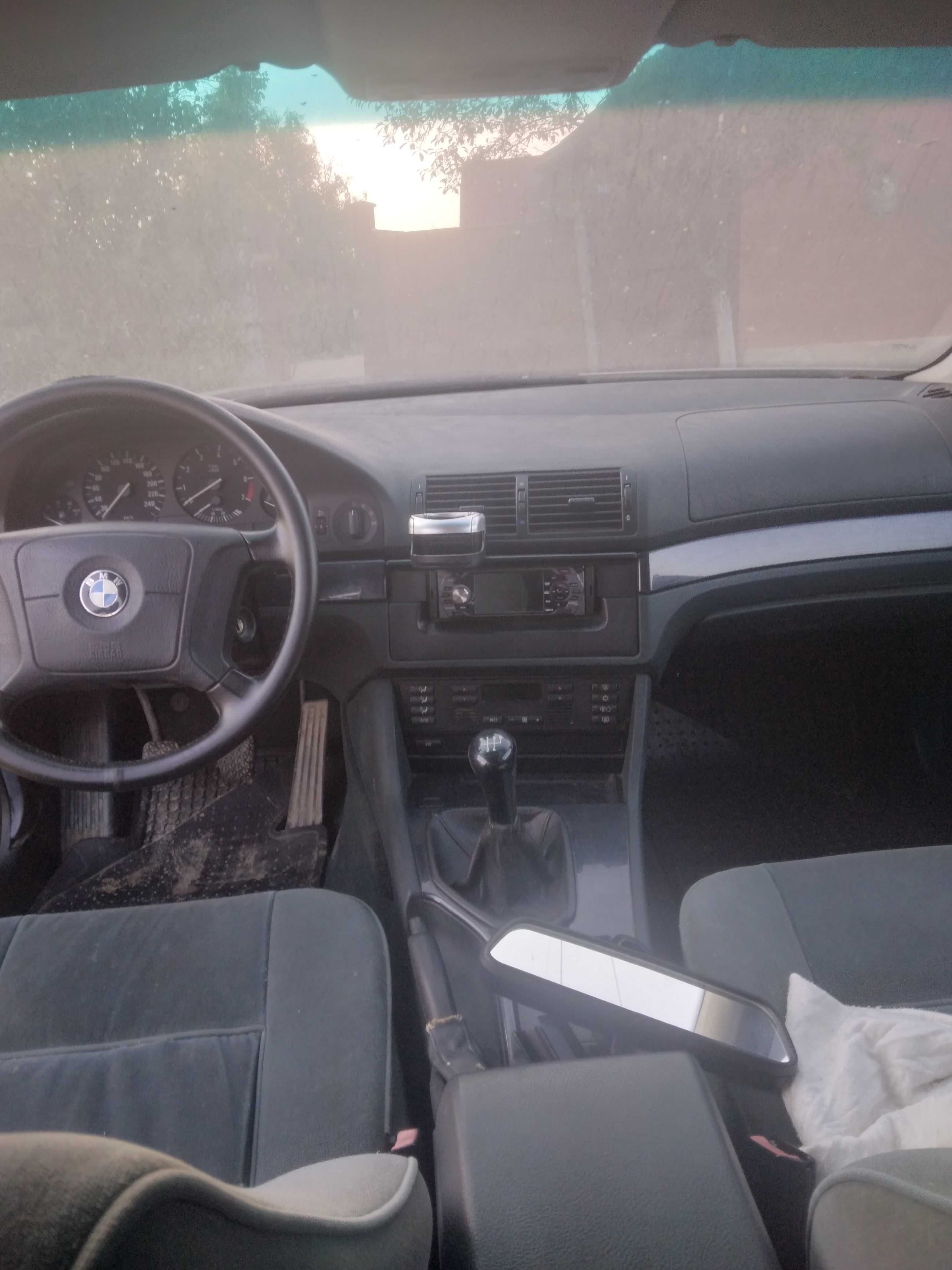 Vind bmw e39 520i,cu motor defect