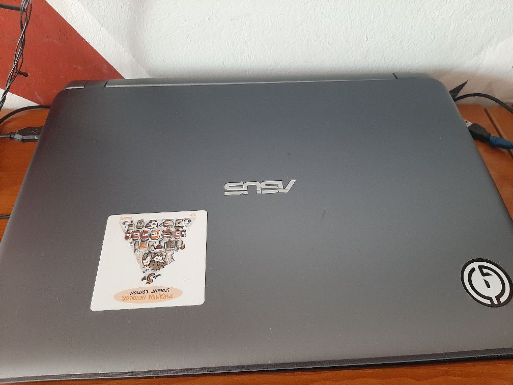 Laptop Asus i5-8250u