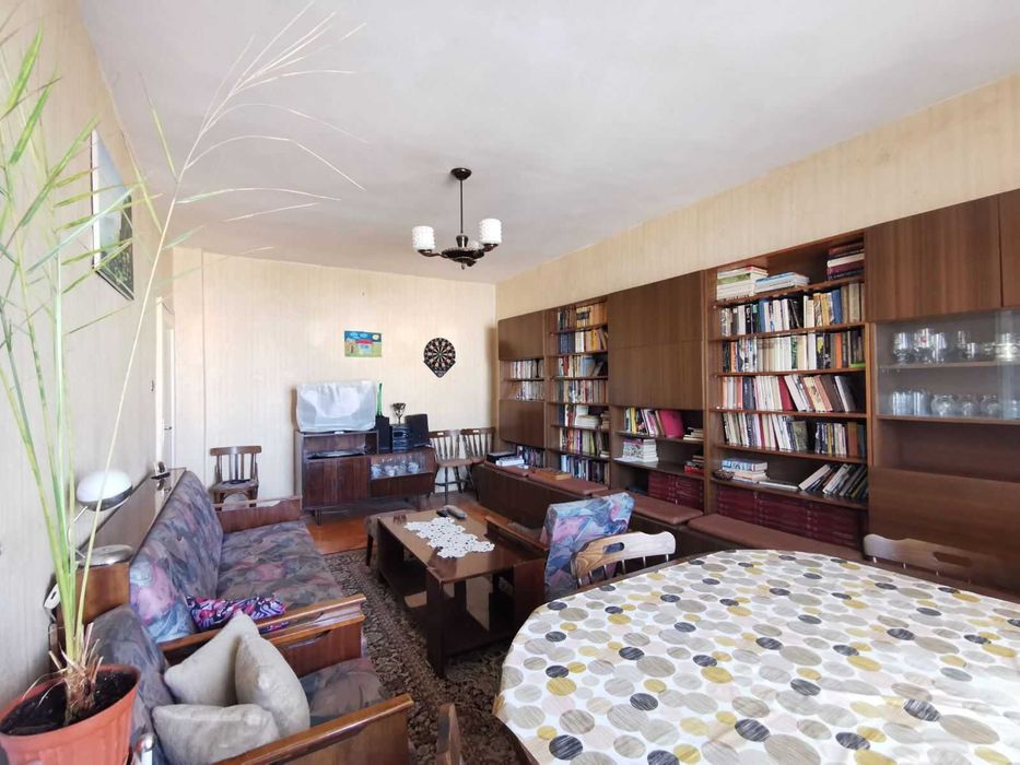 Продава се Тристаен апартамент в Русе, Широк център - 104 кв.м за 1058 €/кв.м - Снимка #2