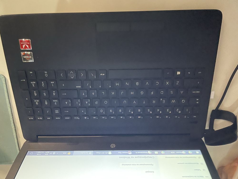 Лаптоп HP 15-db1033nq Ryzen 3 3200U 8GB RAM 512GB SSD