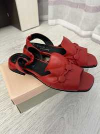 Sandale noi rosii marimea 39