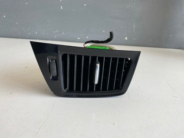 Grila bord centrala dreapta VOLVO XC90 2015+ 31651283