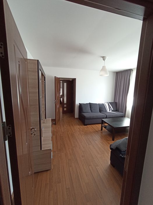 De închiriat în zona pieței.