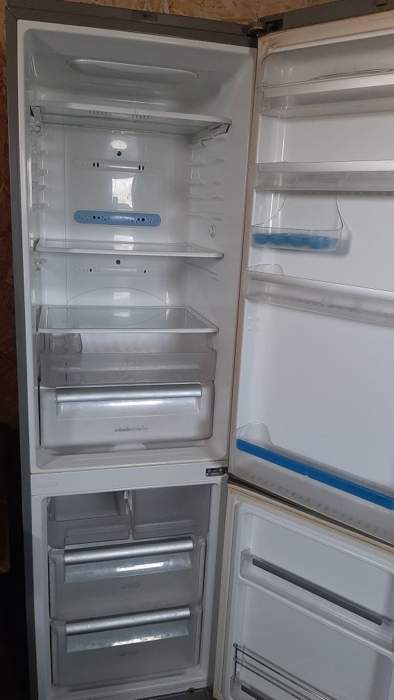 Продаю холодильник ЛЖ в отличном состоянии с доставкой до дома!