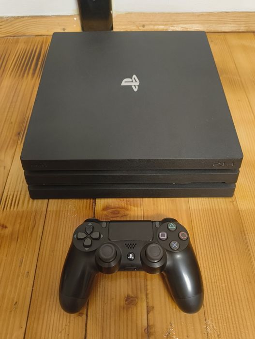 Playstation 4 Pro + 25 игри