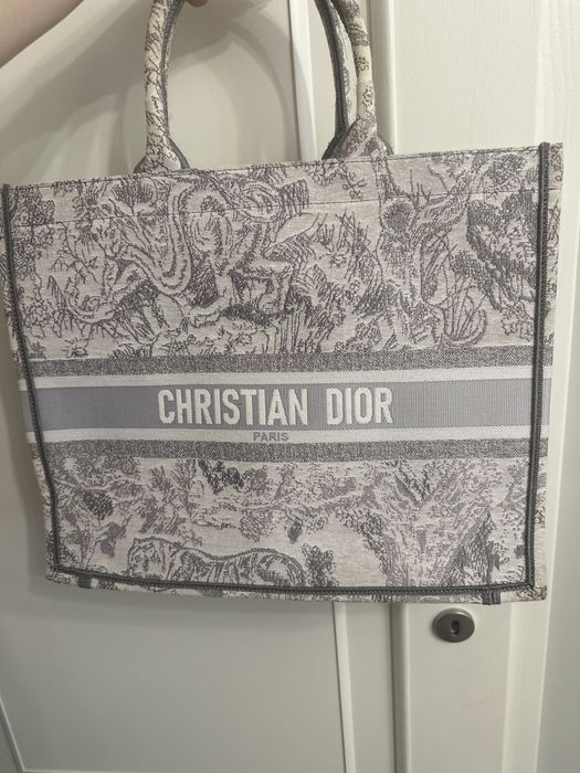 Сива чанта dior за града и за пътуване