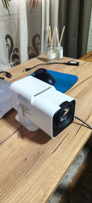 Proiector portabil cu android full hd cu telecomanda