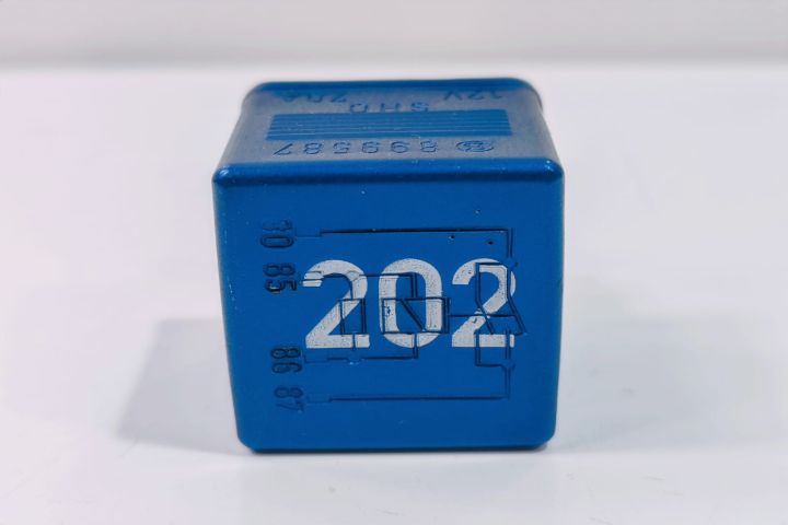 Releu  pompa comustibil 8E0951253 Audi A4 B7