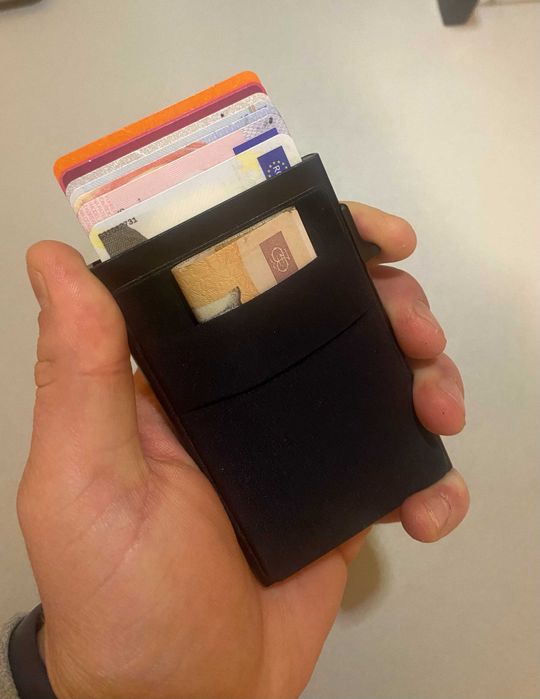 Portofele/Card Holderuri Noi / Ultra Slim si Minimalist