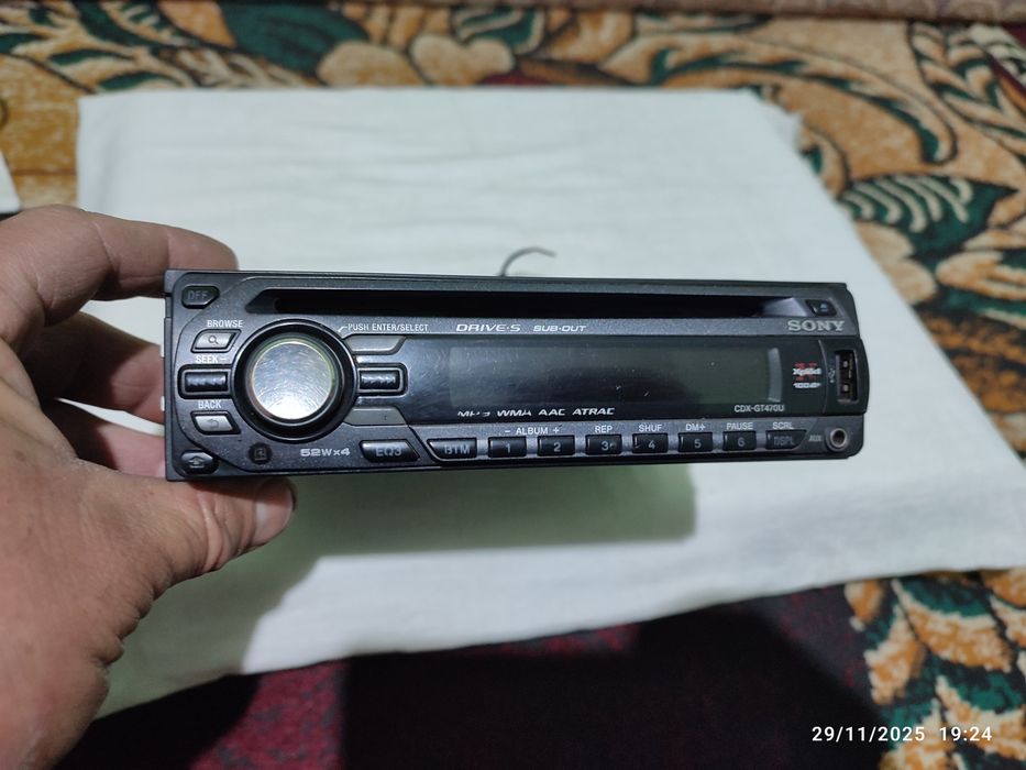 SONY CDX - GT470U original magnitola sotiladi