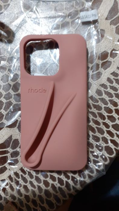 Rhode peptide lip tint гланц Lemontini 
Кейс Rhode за Iphone 14/15/16