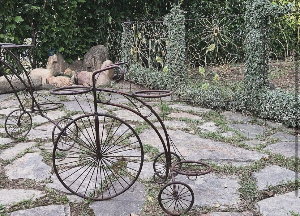 Цветарници от ковано желязо