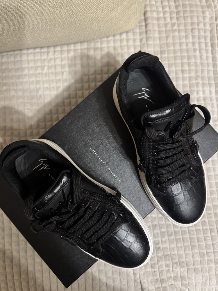Женски обувки Giuseppe Zanotti