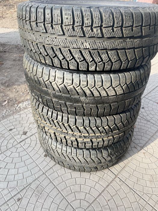 Шины б/у под ширы  в очень хорошем состоянии