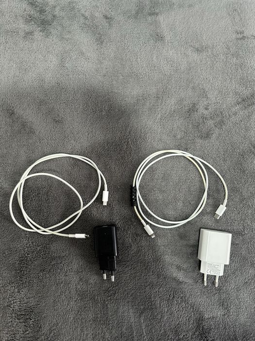 Incărcător adaptor + cablu, 2 seturi, original Apple Califorina OFERTĂ