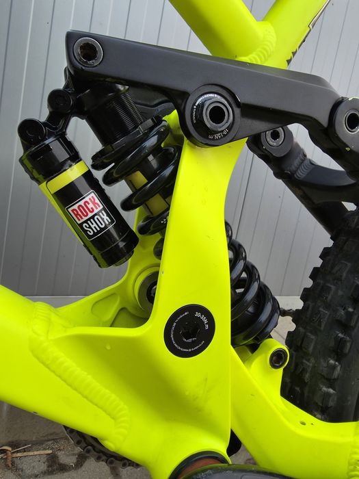 Продавам commencal v3 supreme dh