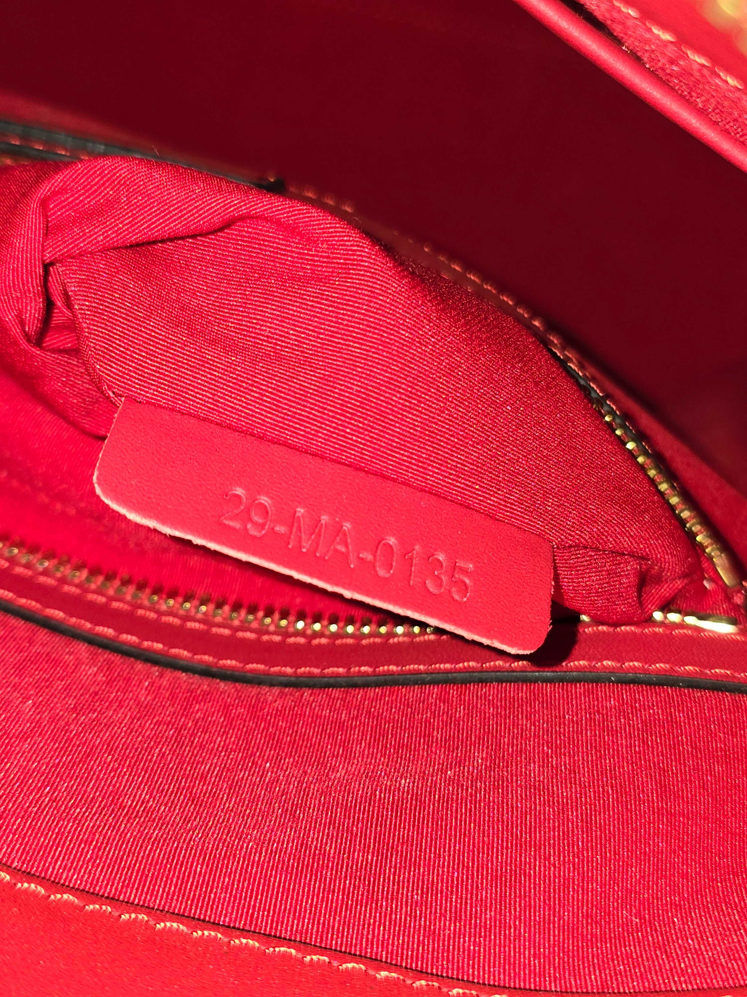 Valentino Garavani Rockstud оригинална дамска чанта
