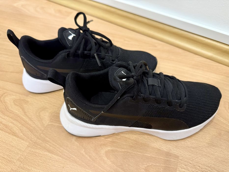 Adidasi sport Puma baieti marime 36 aproape noi