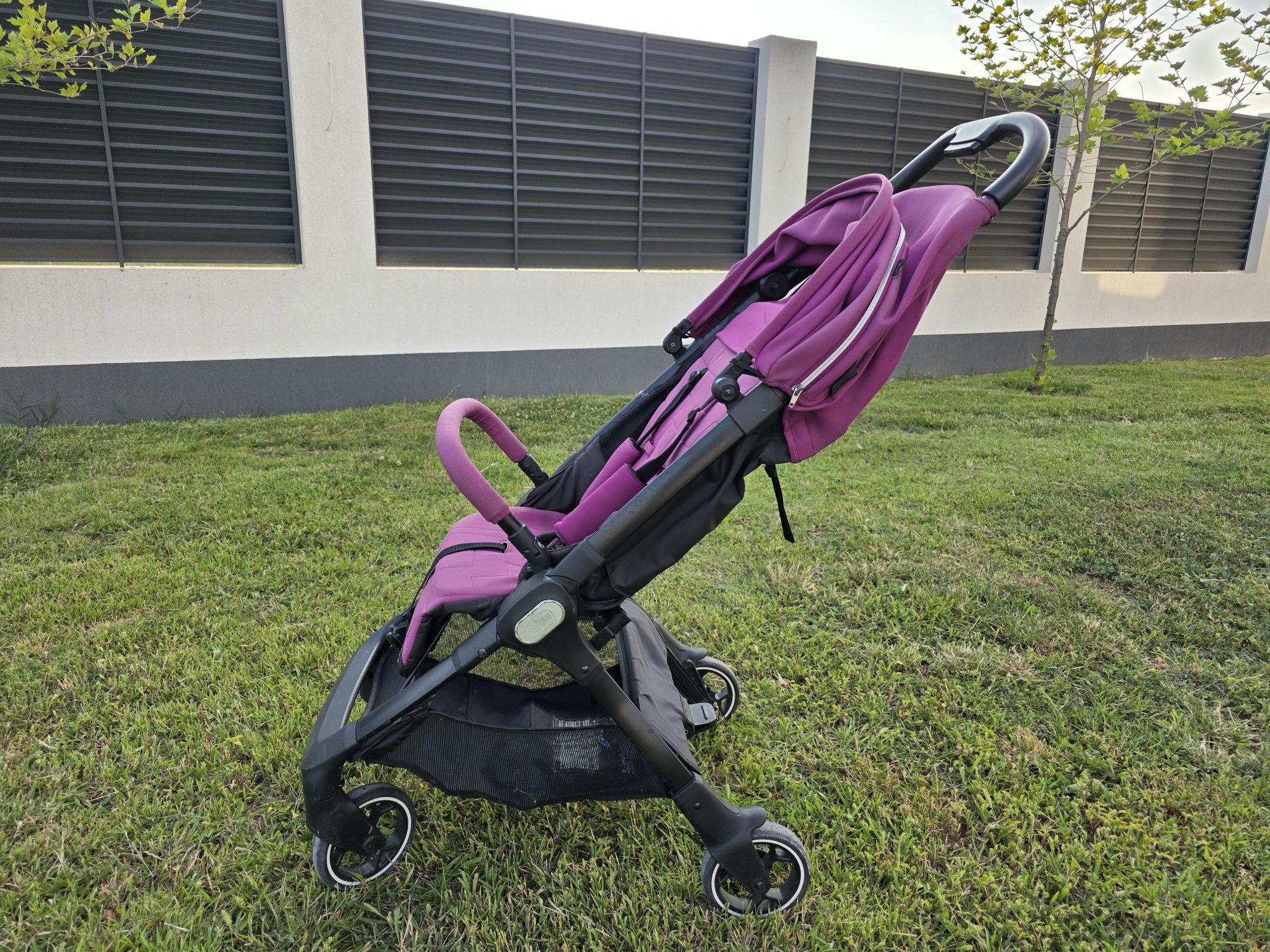 Vând carut carucior Chicco We