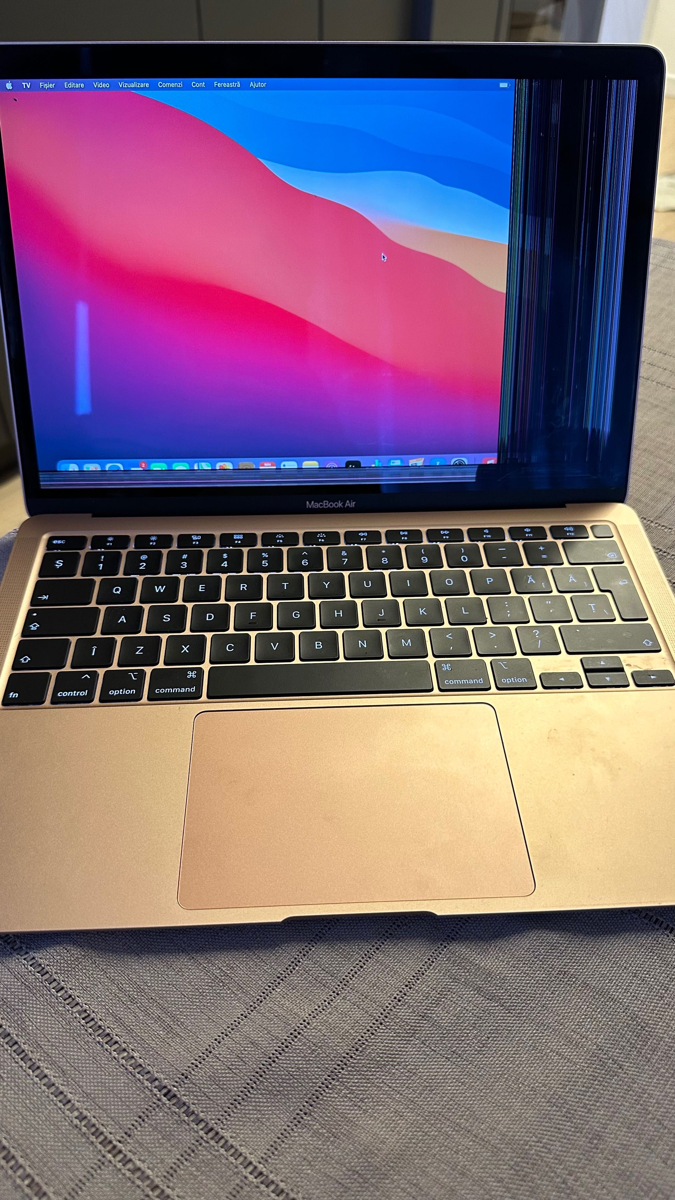 MacBook Air 13 inchi roz display defect