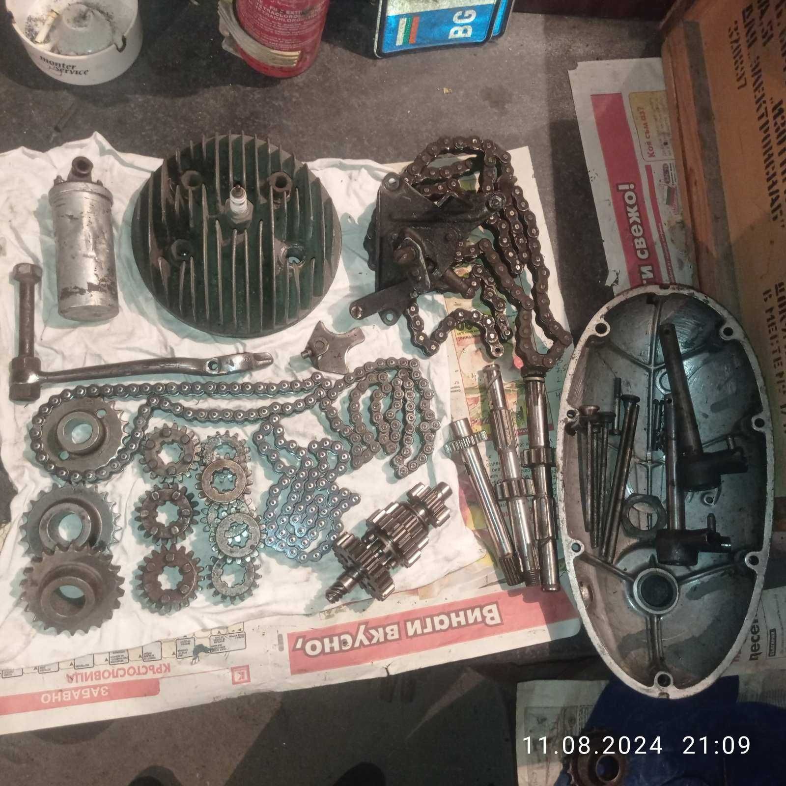 Продавам части за мотоциклет ЯВА 175 и 250 кубика. модел 57г.