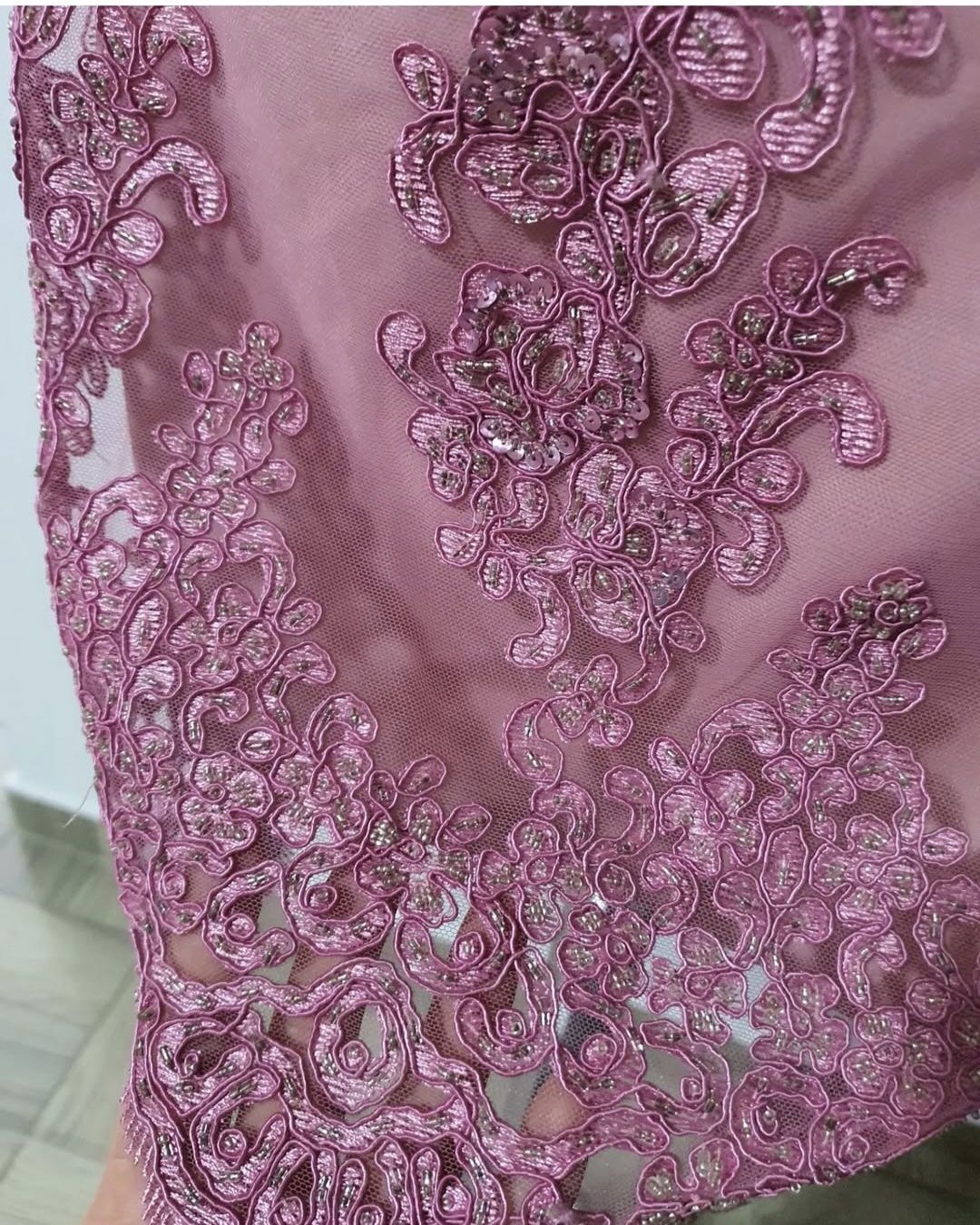Rochie dantela brodata roz nude, pentru ocazii speciale
