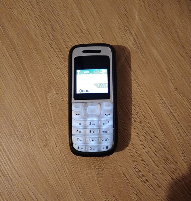 Продавам Nokia 1209.
