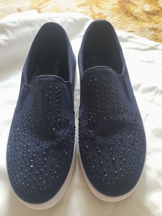 Обувки с камъни 38 номер