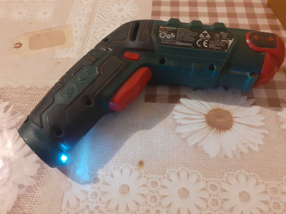 Bormasina autofiletanta cu acumulator