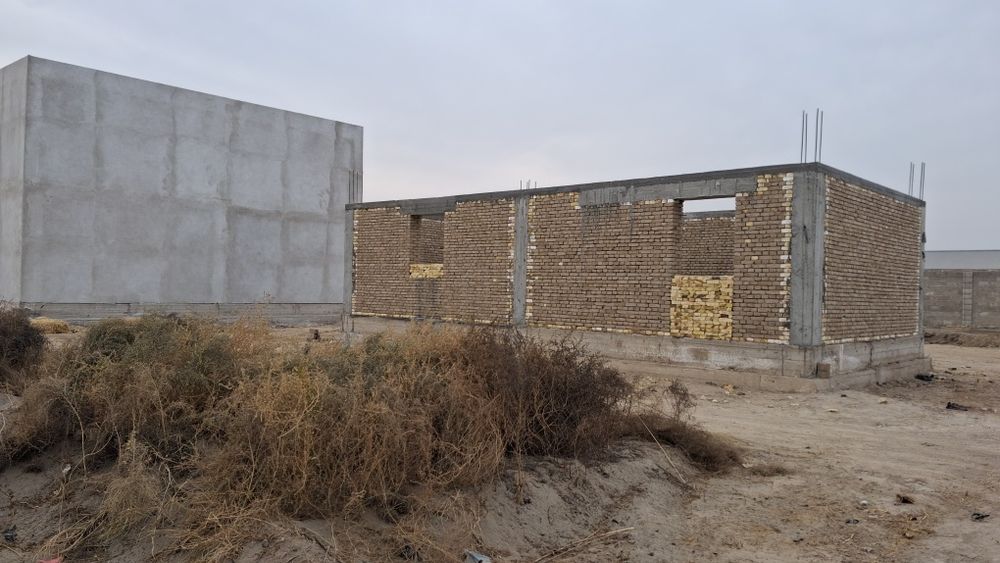 Нотурар бино сотилади.